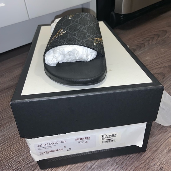 Men Gucci slides